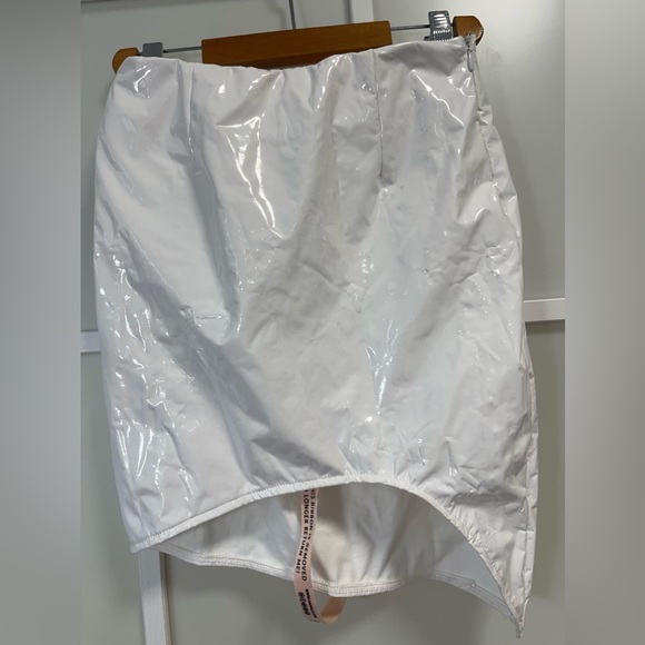 OH POLLY WHITE VINYL SKIRT - Picture 6 of 9